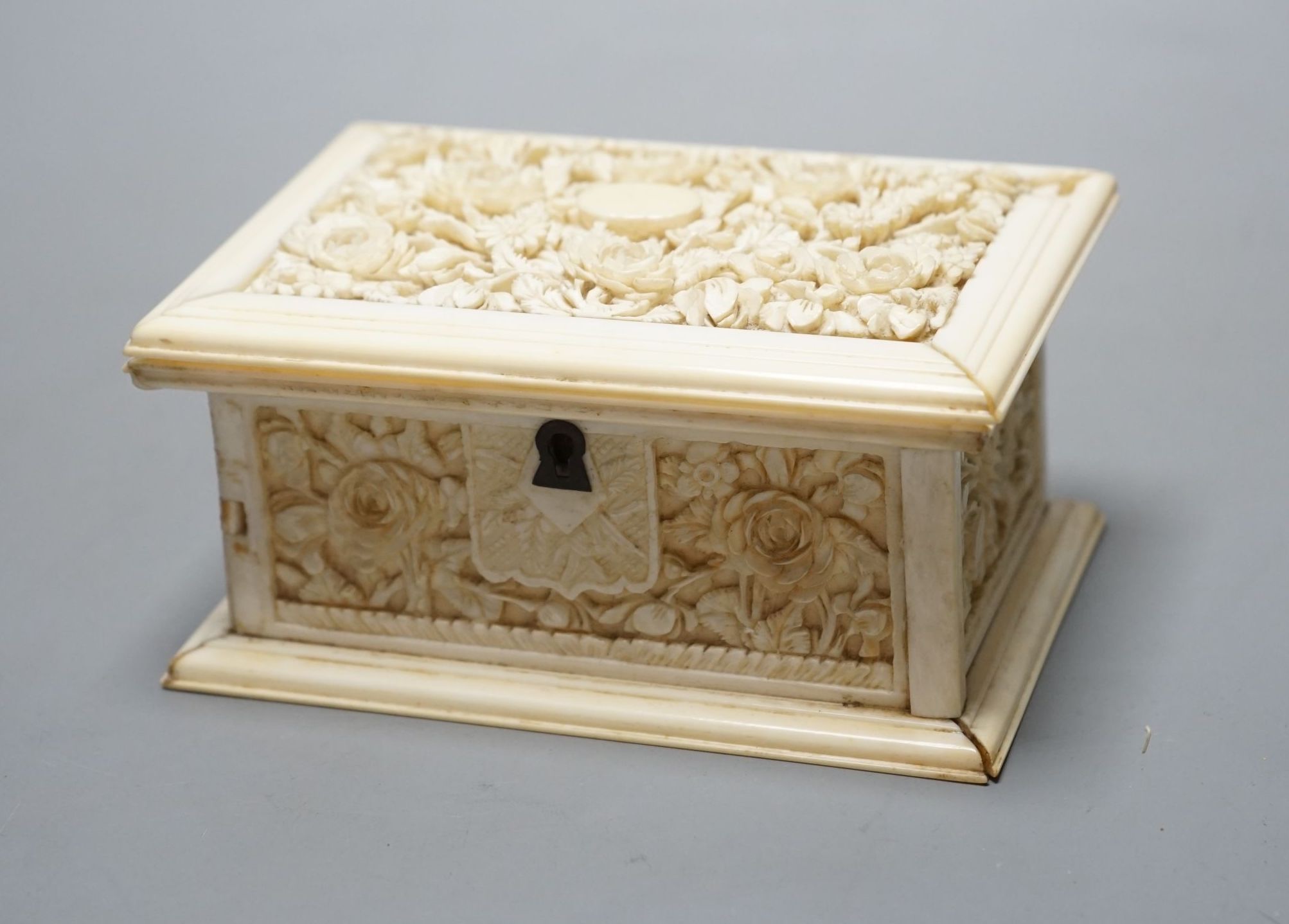 A 19th century carved Ivory Cantonese box, 12.5 cms wide.
